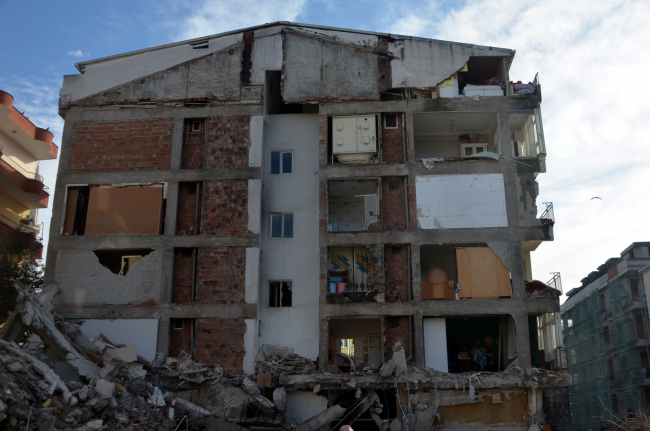 İki binanın 40 yıl ortak duvar kullandığı ortaya çıktı