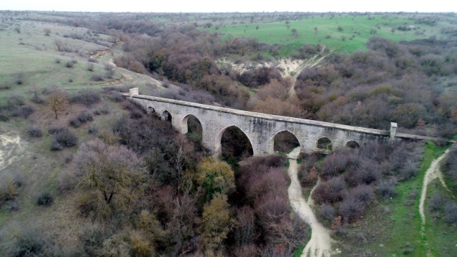 500 yıllık su kemerleri kaçak kazılarla tahrip edildi