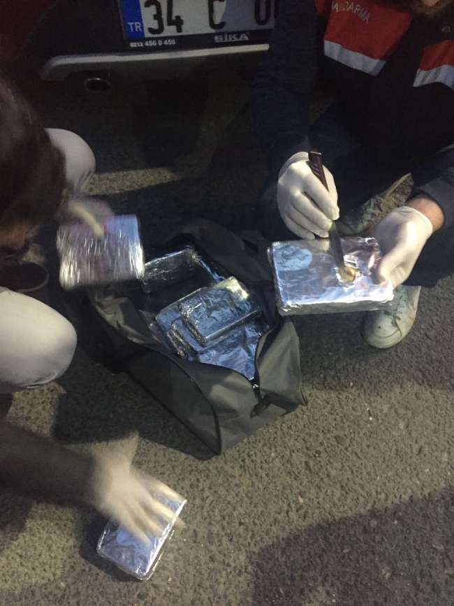 İstanbul'da Jandarma'dan uyuşturucu operasyonu 3 tutulama