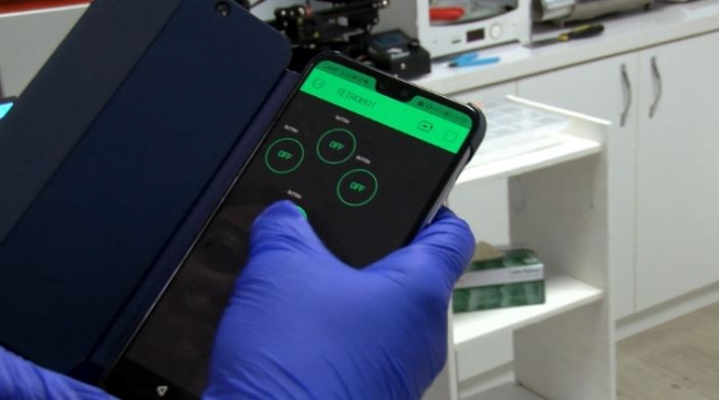 Koronavirüslü hastalara yemek ve ilaç servisi robotlarla yapılıyor