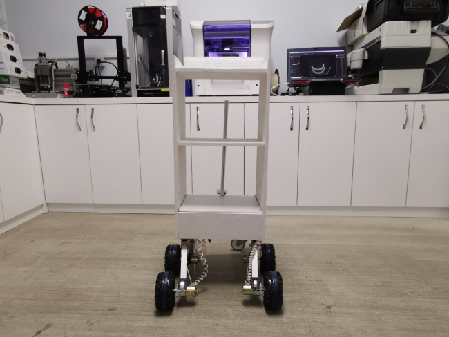 Koronavirüslü hastalara yemek ve ilaç servisi robotlarla yapılıyor