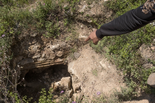 Maltepe'de kaçak kazı yapan 3 kişi sıkı takiple yakalandı