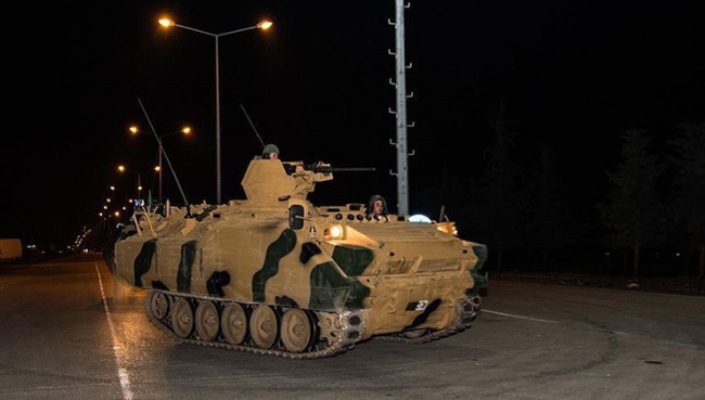 Takviye amaçlı gönderilen tank ve askeri araçlar Kilis'te