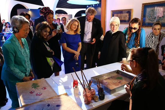 Liderlerin eşleri 'G20 Home Kültür Alanı'nı gezdi