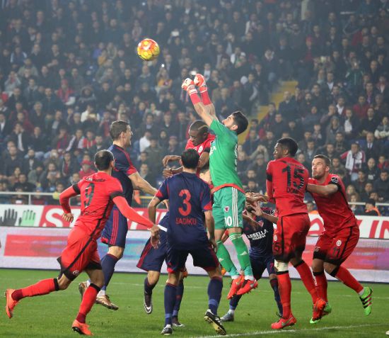 Galatasaray'a Mersin'de ağır darbe