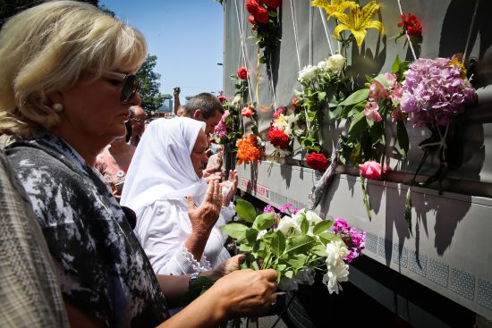 Soykırım kurbanlarının cenazeleri Saraybosna'da