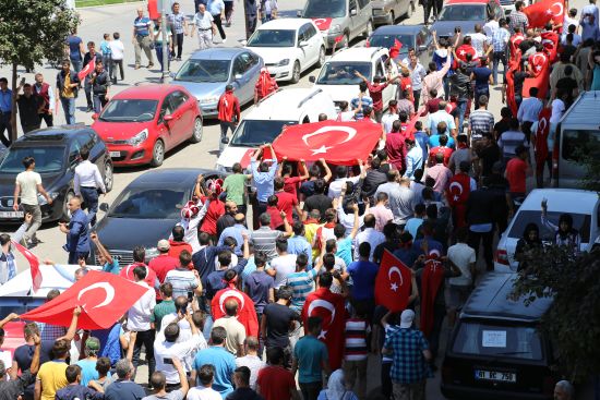 Türkiye darbe girişimine karşı ayakta