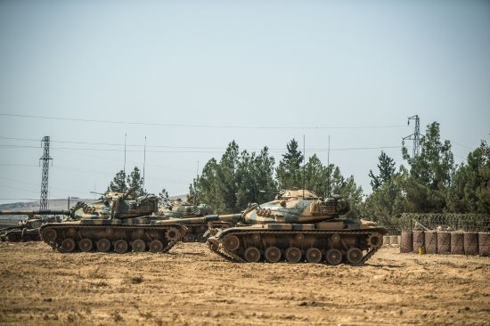 Zırhlı araçlar sınırın Türkiye tarafında bekliyor
