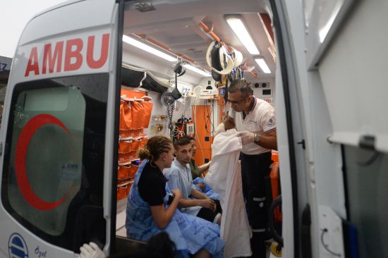 Antalya'da Konyaaltı açıklarında tur teknesi yan battı