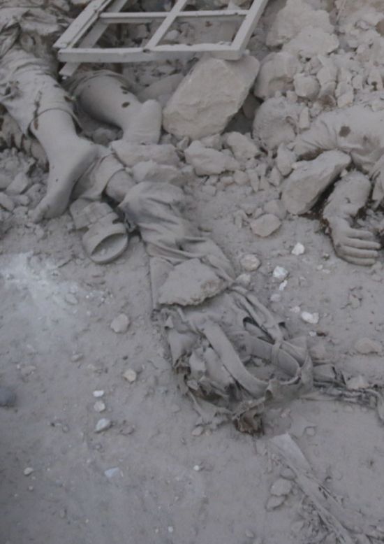 Halep'te fırında ekmek bekleyenleri vurdular