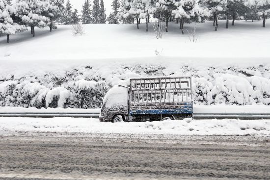 istanbul da kar kalinligi 1 metreyi asti son dakika haberleri