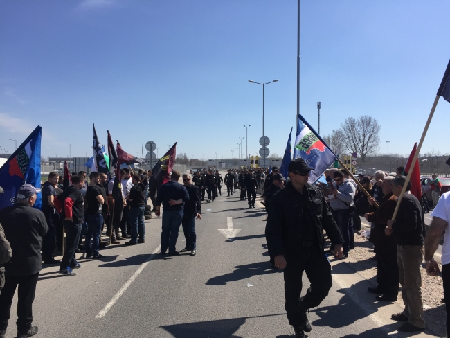 Bulgaristan'da Türk karşıtı eylem! Yolları kestiler