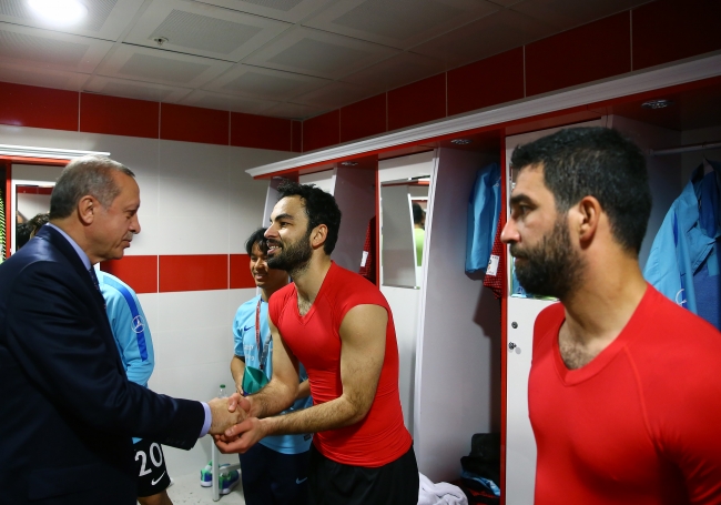 Cumhurbaşkanı Erdoğan soyunma odasına indi