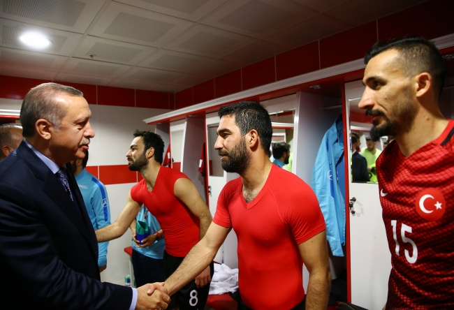 Cumhurbaşkanı Erdoğan soyunma odasına indi