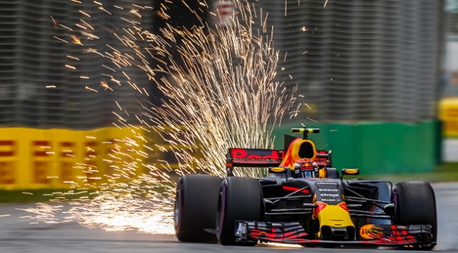 F1'in efsanesi Ferrari, 2017'ye zirvede başladı