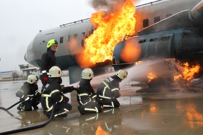 Uçak yangınlarına böyle hazırlanıyorlar