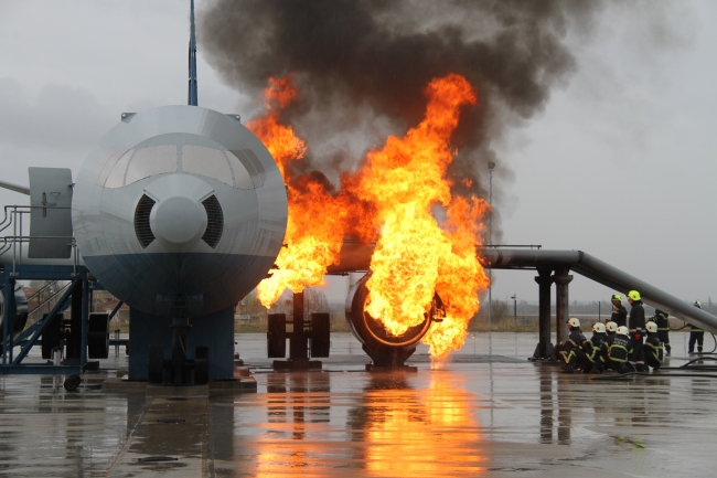 Uçak yangınlarına böyle hazırlanıyorlar