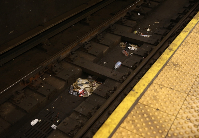 Rüyaların şehri New York'un metrosunda fareler cirit atıyor