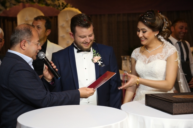 Bakan Akdağ iki çiftin nikah şahidi oldu