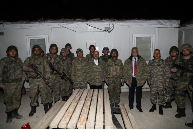 Bakan Işık, Dağlıca Üs Bölgesi'nde askerlerle sahur yaptı