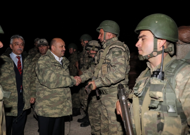 Bakan Işık, Dağlıca Üs Bölgesi'nde askerlerle sahur yaptı