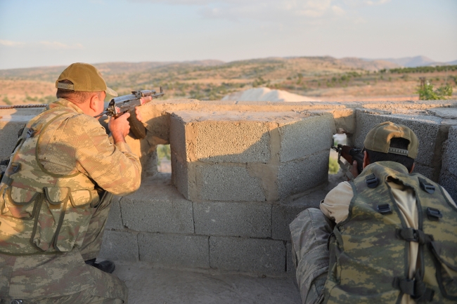 Bayramda da kahramanlık destanı yazıyorlar