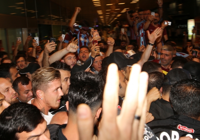 Trabzonspor taraftarlarından Kucka'ya coşkulu karşılama