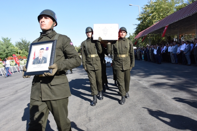 Batman ve Tunceli şehitleri son yolculuğuna uğurlandı