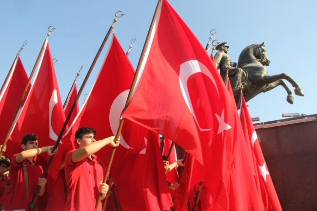 Zafer Bayramı tüm yurtta coşkuyla kutlandı