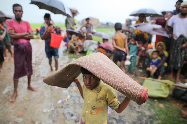 Arakanlı Müslümanlar Bangladeş sınırında kan ağlıyor