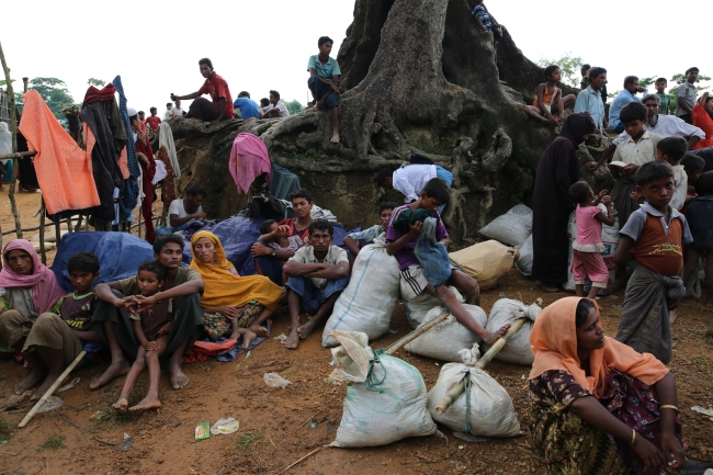 Arakanlı Müslümanlar Bangladeş sınırında kan ağlıyor