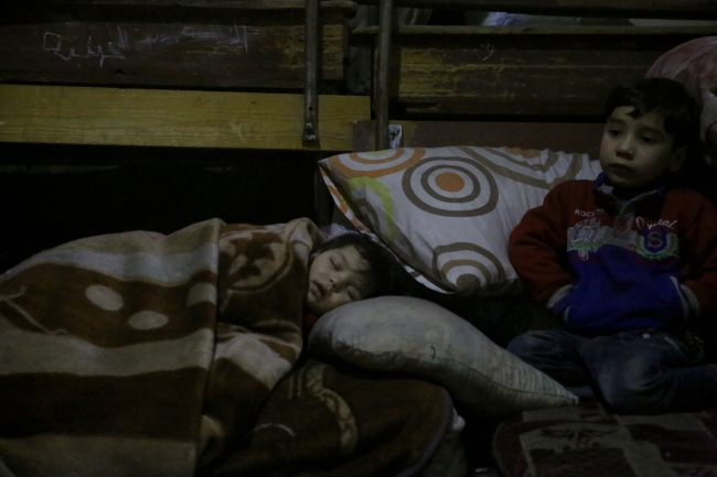 Sığınaklarda mahsur kalan Doğu Gutalılar ölüm kalım mücadelesi veriyor