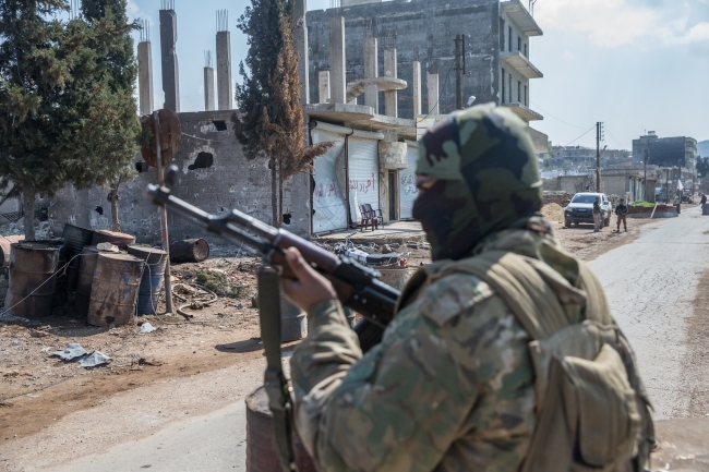 Afrin ilçe merkezinin ana kara yolu bağlantısı kesildi