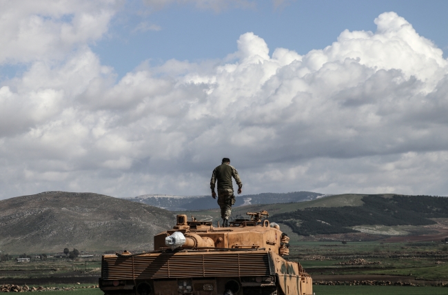 Afrin ilçe merkezinin ana kara yolu bağlantısı kesildi
