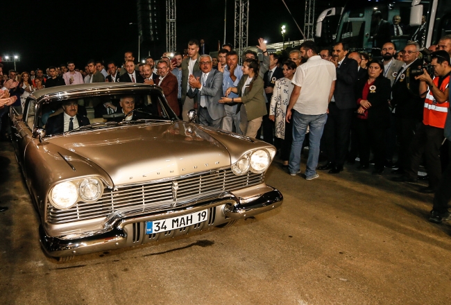 "Son Başbakan"ın kullandığı otomobile gözü gibi bakıyor