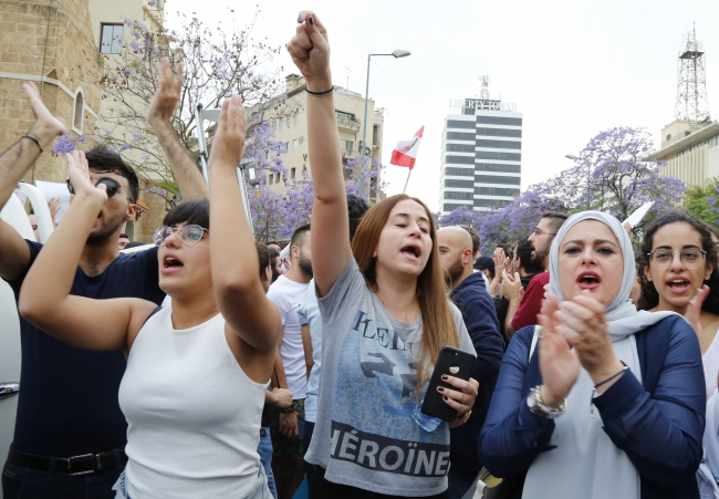 Beyrut sokakları seçim sonrası karıştı