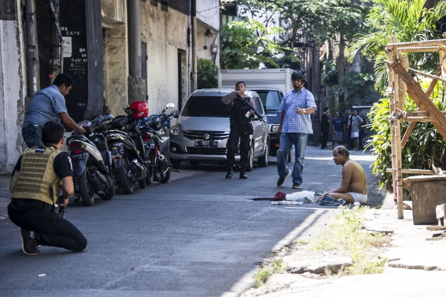 Endonezya'da polis merkezine bombalı saldırı