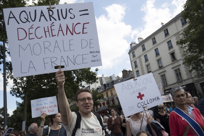 Fransa'da mültecilere destek yürüyüşü yapıldı