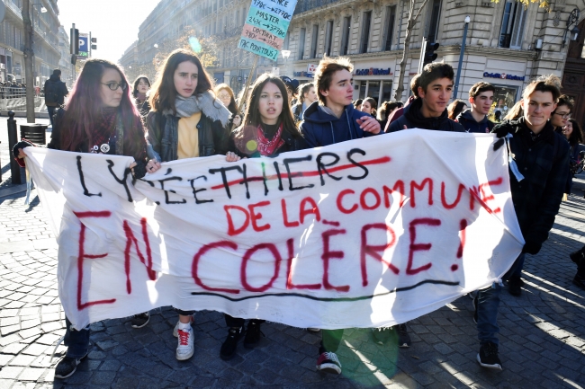 Macron'un açıklamalarının ardından Fransa'da ilk protesto gerçekleşti