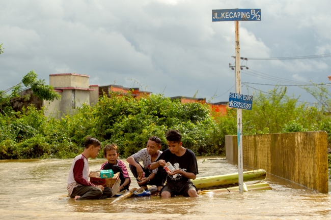 Endonezya'daki sel ve heyelanda ölü sayısı 59'a ulaştı