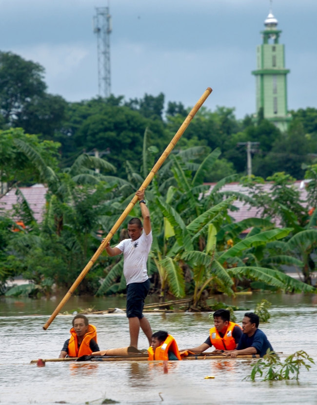 Endonezya'daki sel ve heyelanda ölü sayısı 59'a ulaştı