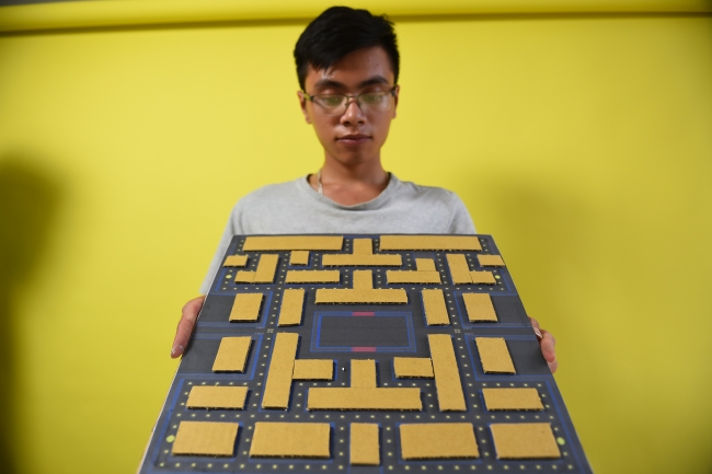 Video oyunlarını karton ile yeniden canlandıran Vietnamlı genç