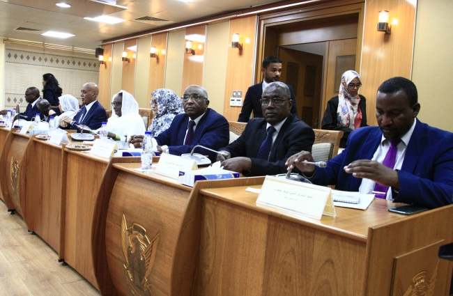 Sudan'da ilk kadın dışişleri bakanı: Esma Muhammed Abdullah