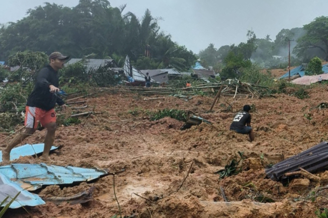 Endonezya'da heyelan: 11 kişi öldü