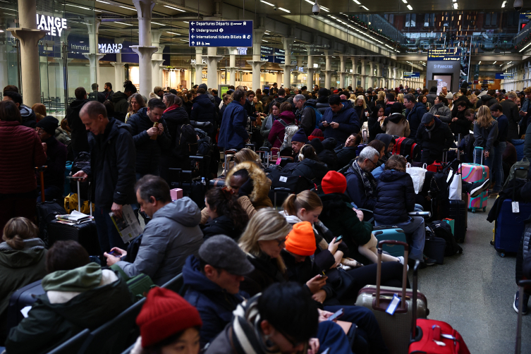 İngiltere ve Avrupa arasındaki Eurostar tren seferleri iptal edildi