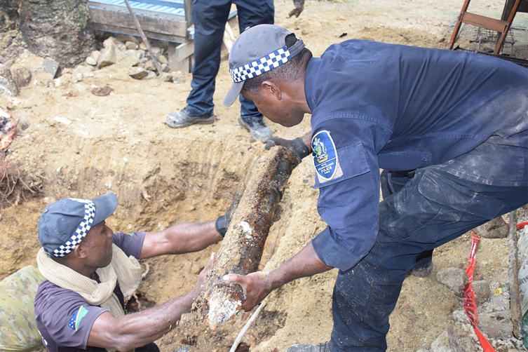 Okulun yakınında 200'den fazla patlamamış bomba bulundu