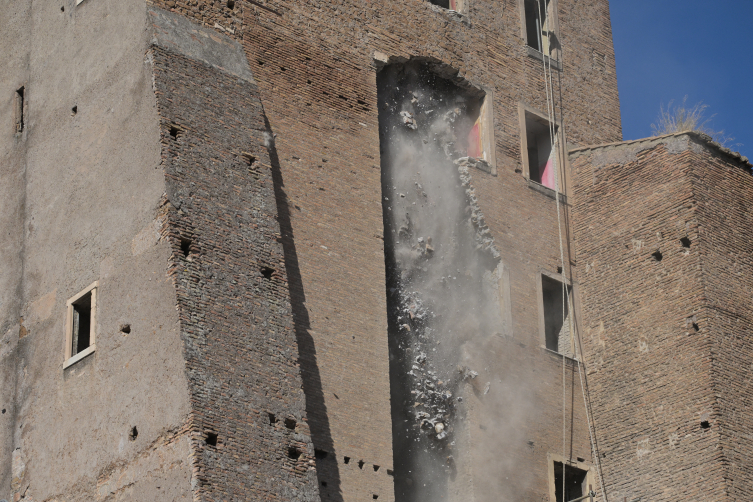 Roma’da Orta Çağ’dan kalma kulenin bir kısmı restorasyon sırasında çöktü