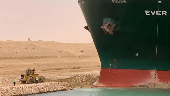 'Süveyş Kanalı' karaya oturan gemi ile gündemde