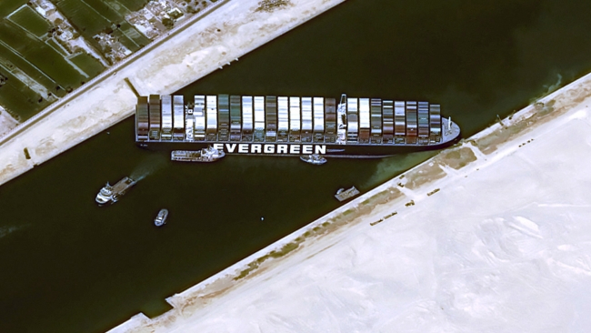 'Süveyş Kanalı' karaya oturan gemi ile gündemde