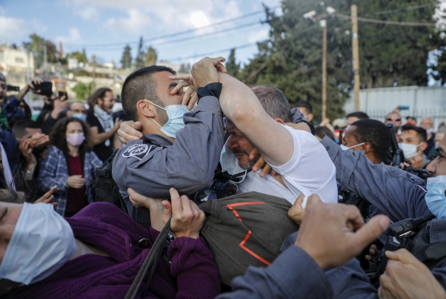 İsrail polisi barış yanlısı milletvekiline saldırdı